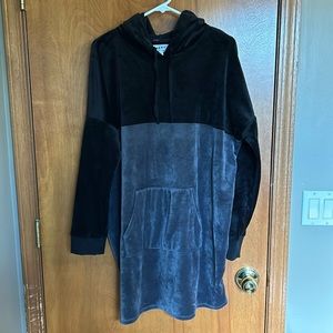 DKNY gray and black velour hoodie sweatshirt Size XL
